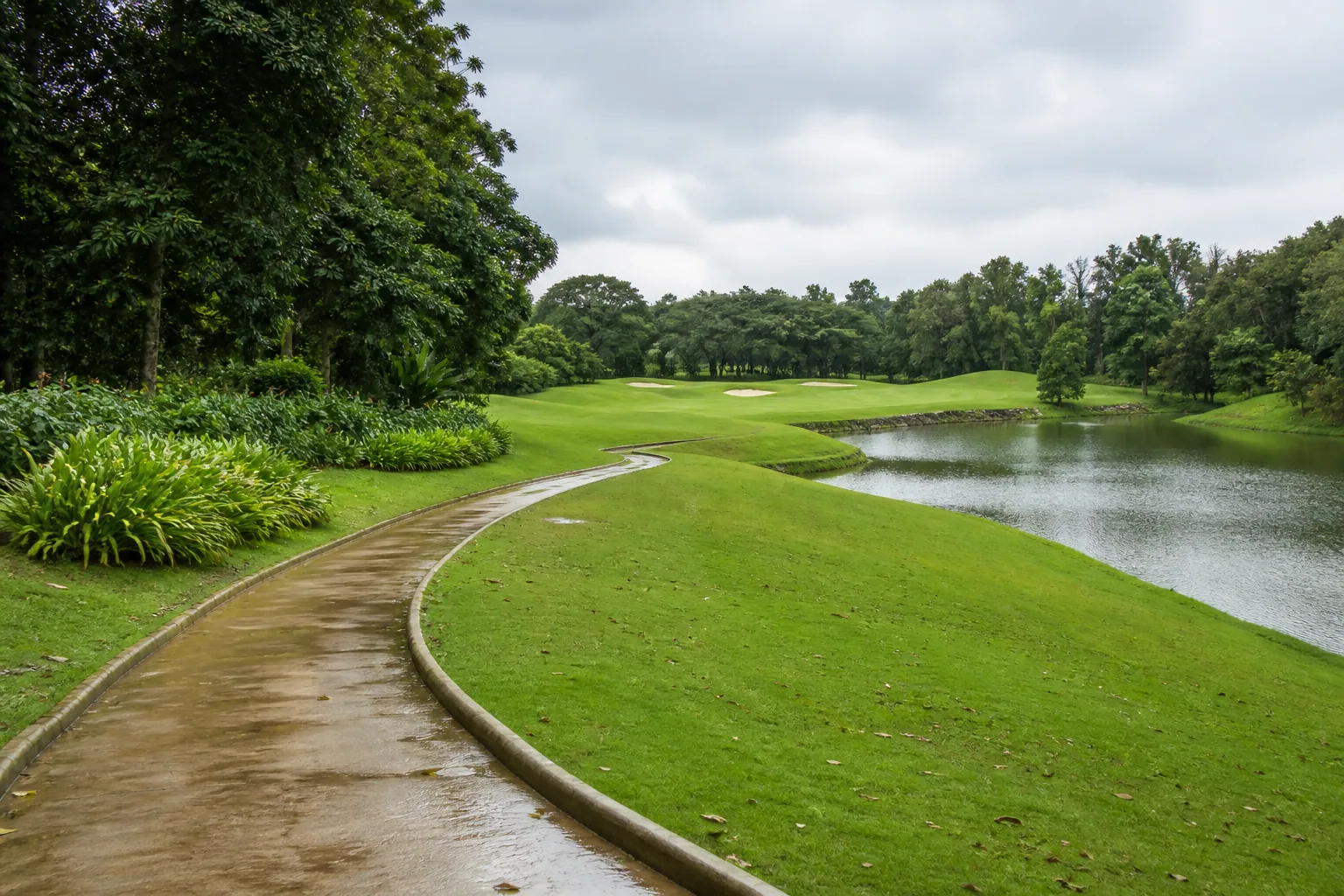Golf course setting introducing practical golf information in Singapore